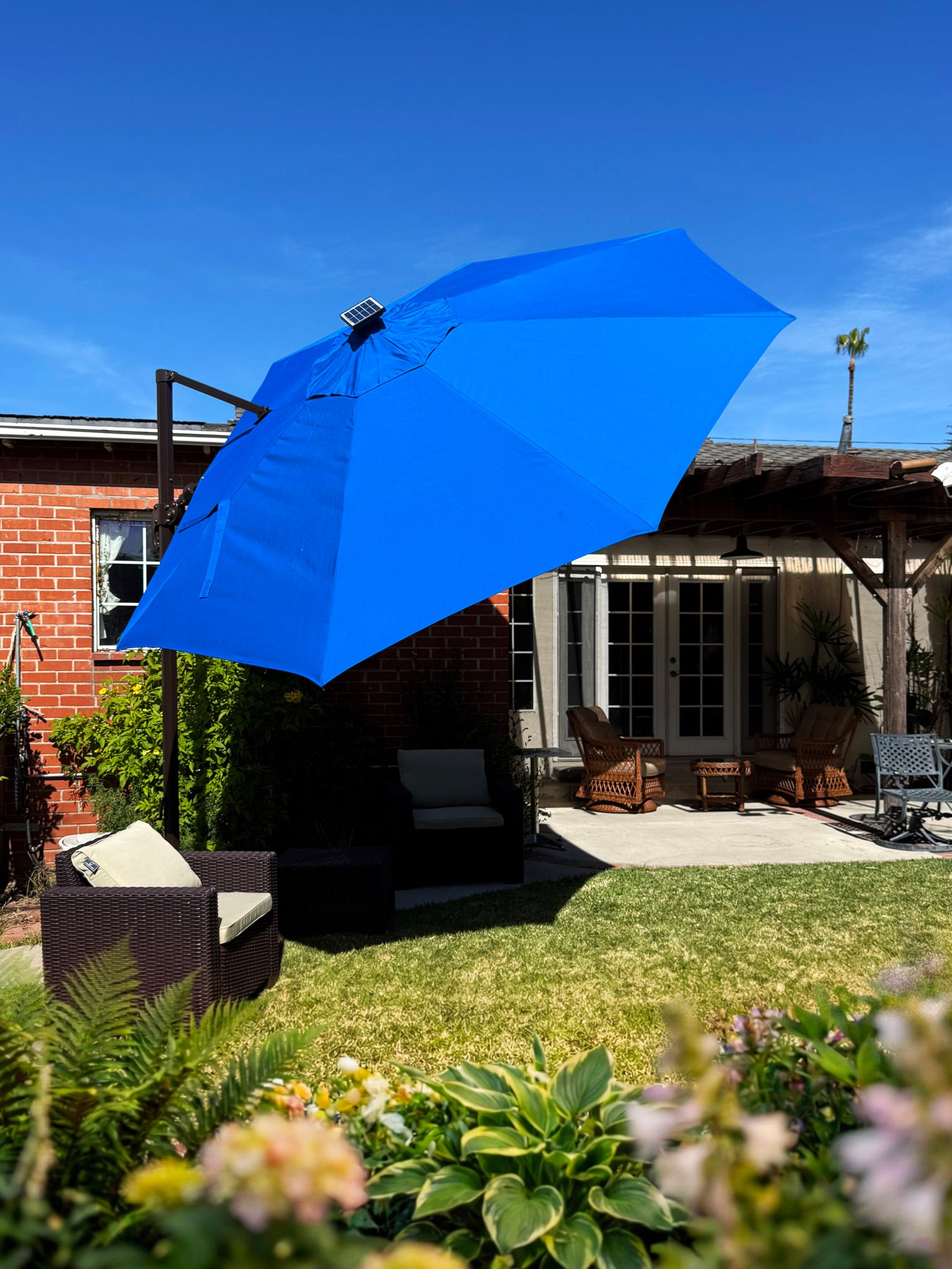 Deluxe Cantilever Umbrella – Sunbrella® Fabric Outdoor Umbrella – Sunrise Umbrella Deluxe Cantilever Umbrella – Sunbrella® Fabric Outdoor Umbrella – Sunrise Umbrella